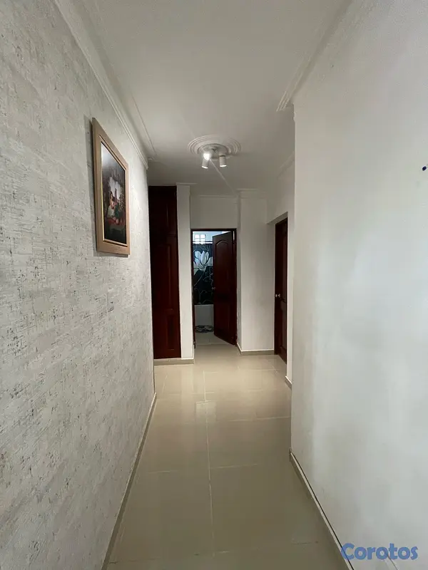 casas - Amplio apartamento en 4to nivel con cuarto de servicio, ascensor y ubicación 1A 13