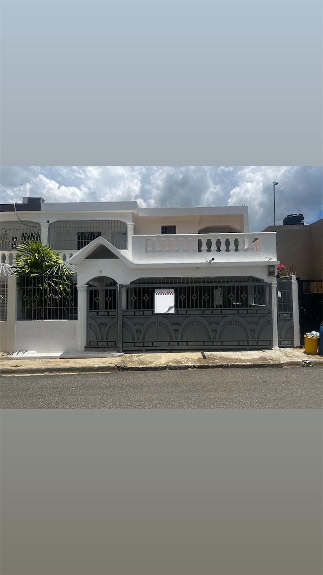 casas - Venta de casa en con amplio patio y terraza autopista de san Isidro 