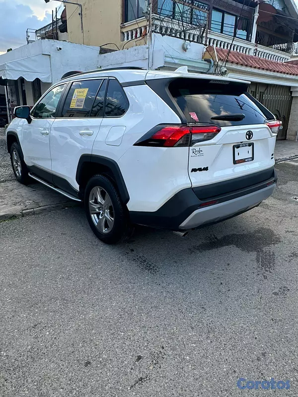 jeepetas y camionetas - Toyota Rav4 LE AWD 2020 3
