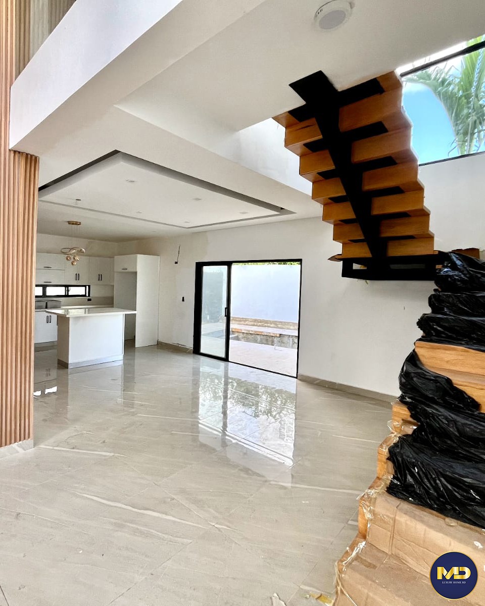 casas - Hermosa Villa con piscina y balcón ubicada en Los Pinos  3