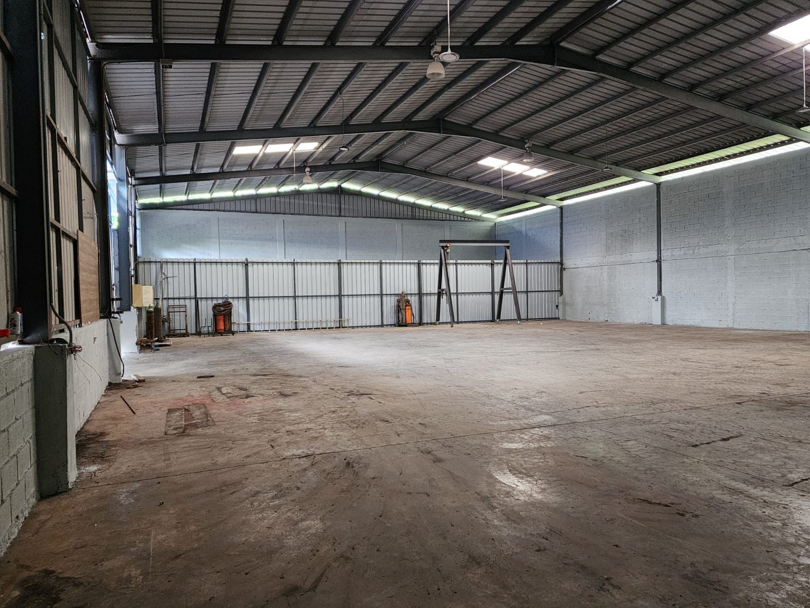 solares y terrenos - Alquilo Nave Industrial  en Km.17 Aut. Duarte