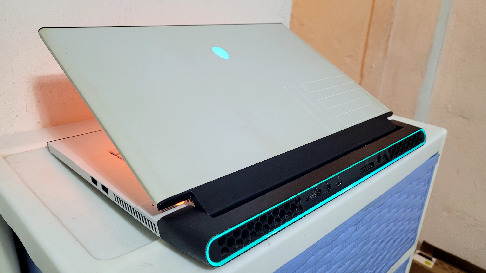 computadoras y laptops - Alienware R2 Core i7 9th Gen Ram 16gb Disco 512gb Solido Rtx 2060 6GB Oled 4K 3