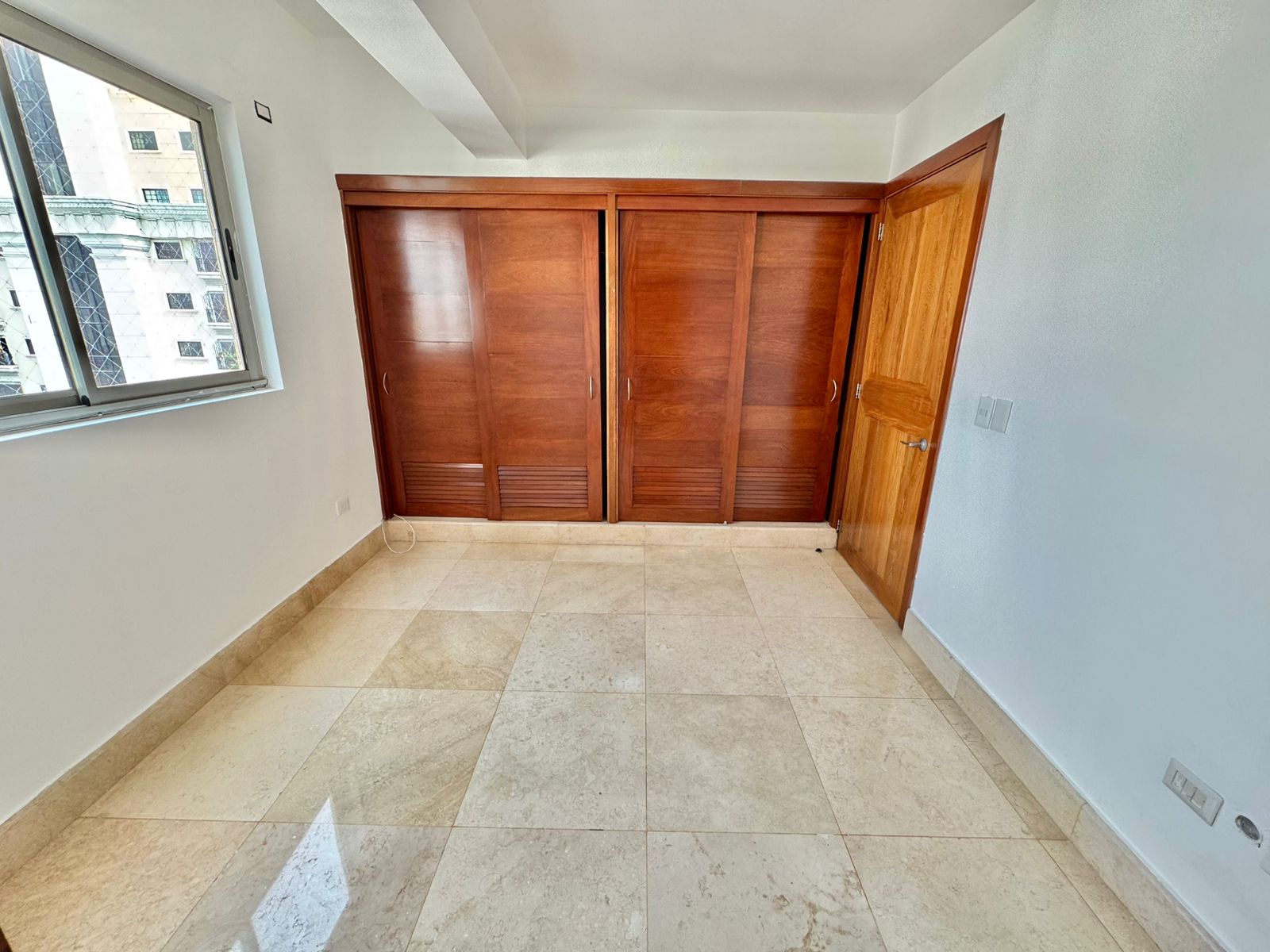 apartamentos - Alquiló piantini piso 7 línea blanca dos hab 2.5 b 2