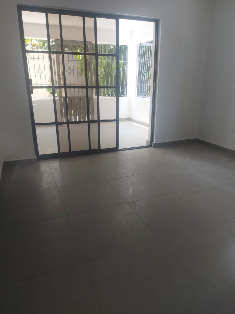 casas - Casa de dos niveles barata Autopista de San Isidro 8
