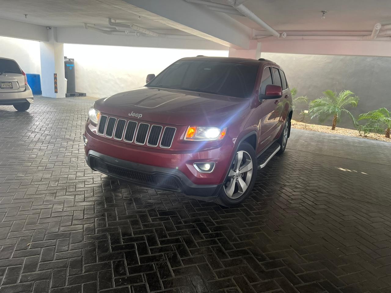 jeepetas y camionetas - Jeep Gran cherokee Laredo 2014