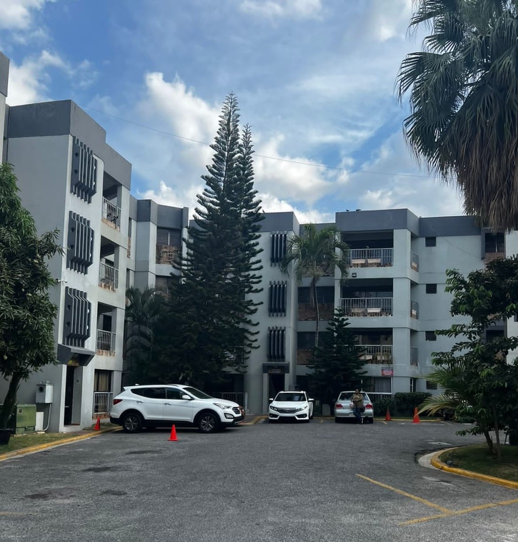 apartamentos - Se vende residéncial completo en Gazcue 
7 edificios
100 apartamentos
Piscina 
 2