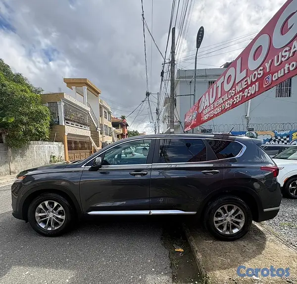 jeepetas y camionetas - Hyundai Santa Fe SE 2020 3