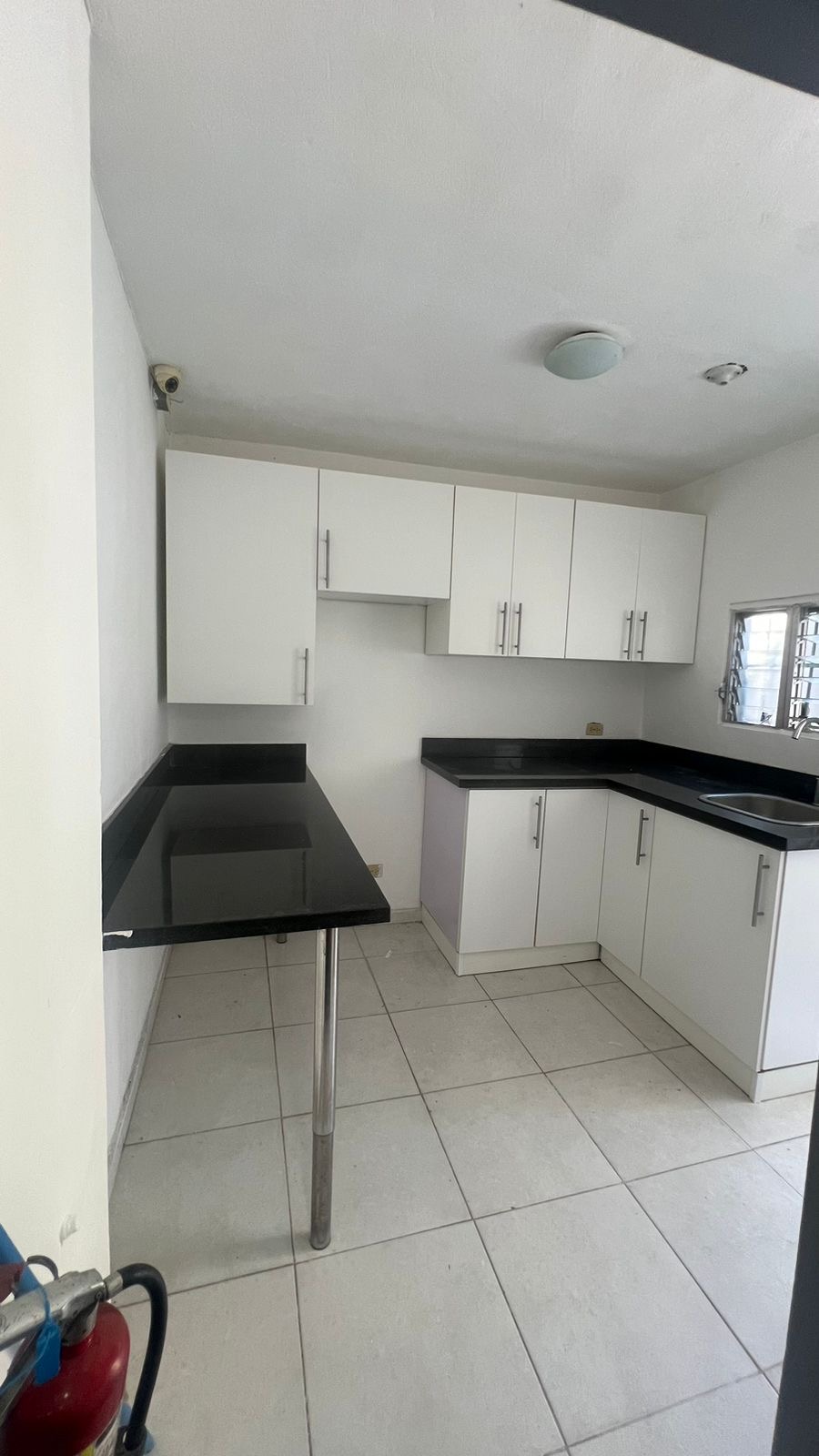 oficinas y locales comerciales - Local céntrico en el Millon 8