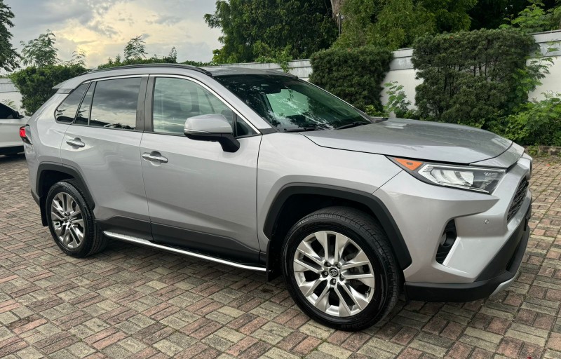 jeepetas y camionetas - Toyota rav4 2020 limited  4