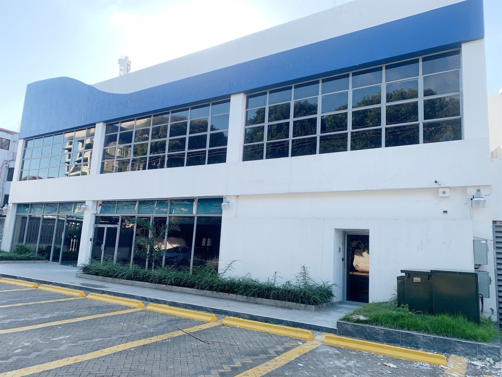 oficinas y locales comerciales - Local amplio y céntrico Esperilla 3