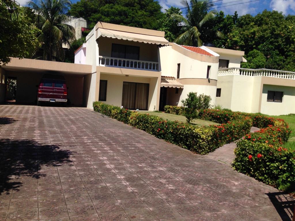 casas - Venta de casa en los cacicazgos con 1100mts Distrito Nacional Santo Domingo  1