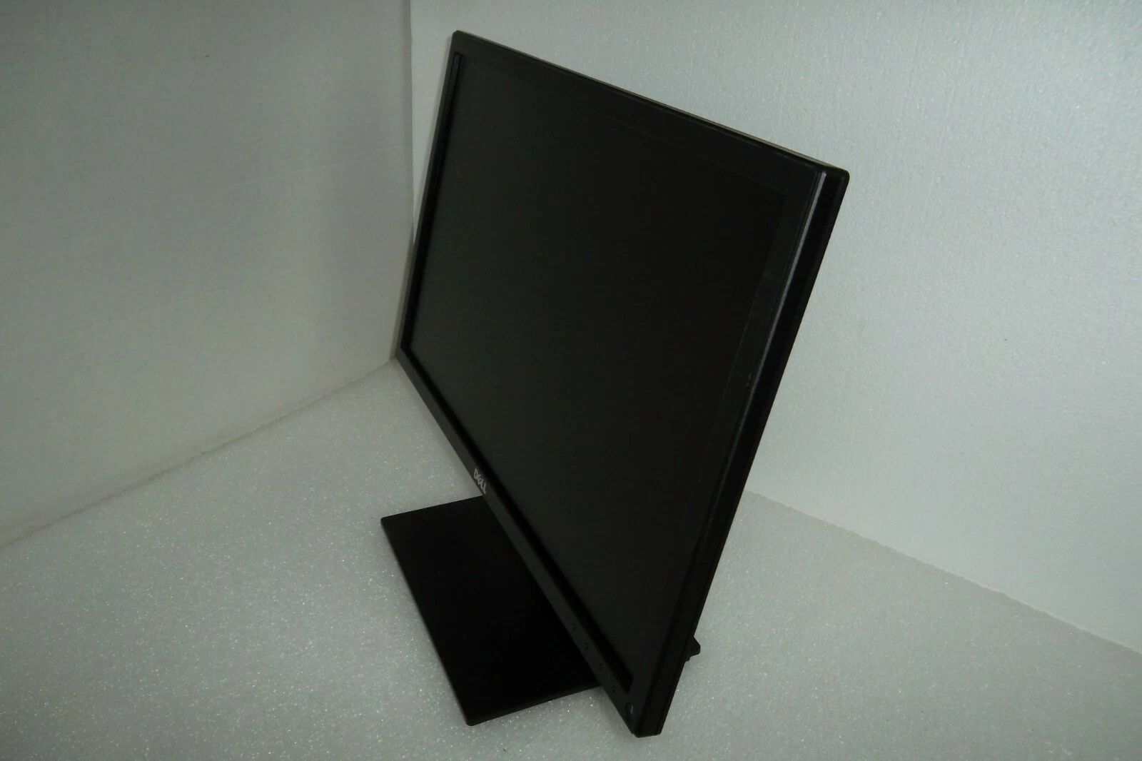 computadoras y laptops - Monitor DELL 22 pulgada Modelo E2216HF 2