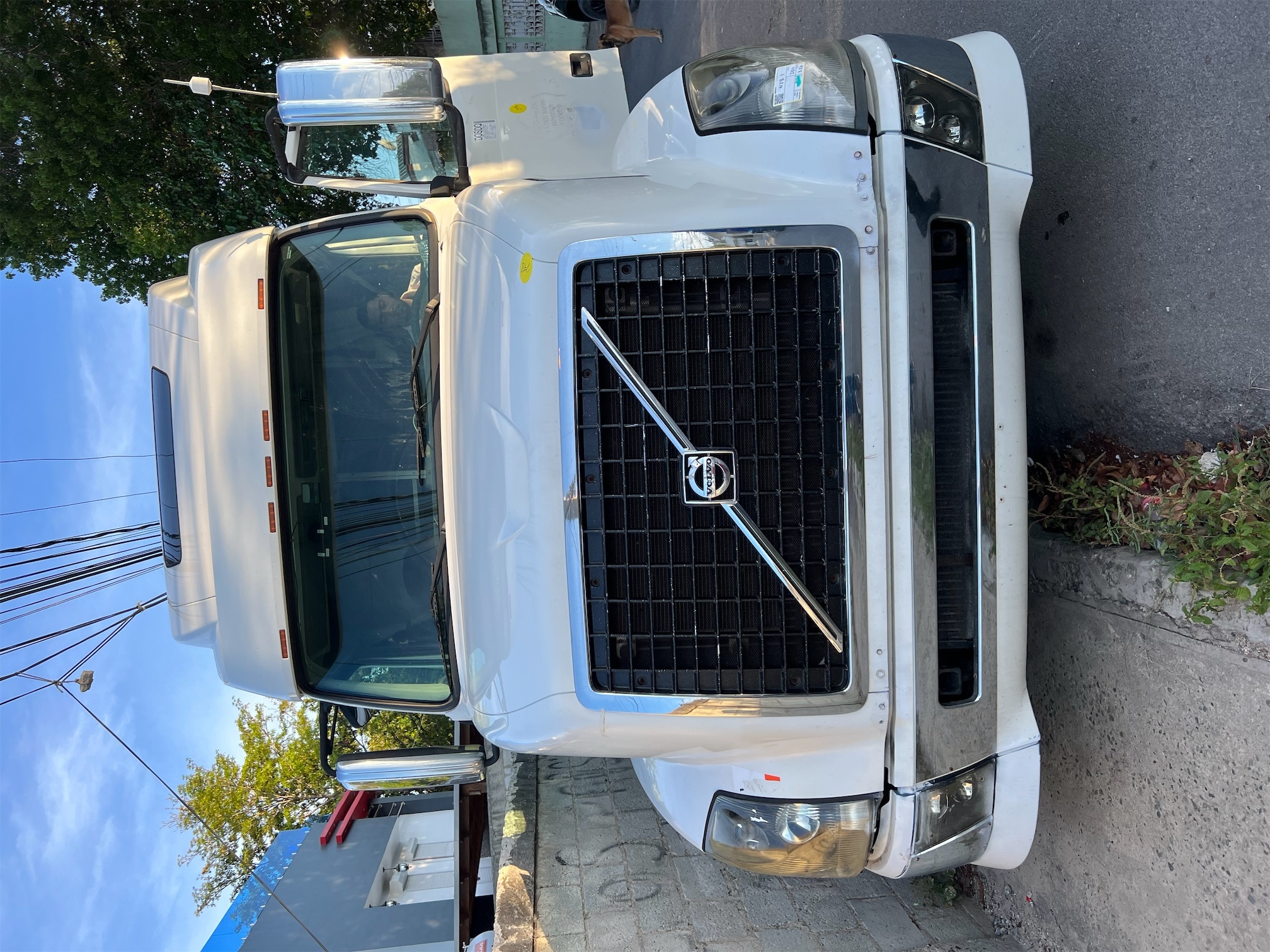 camiones y vehiculos pesados - Camión Volvo con camarote  5
