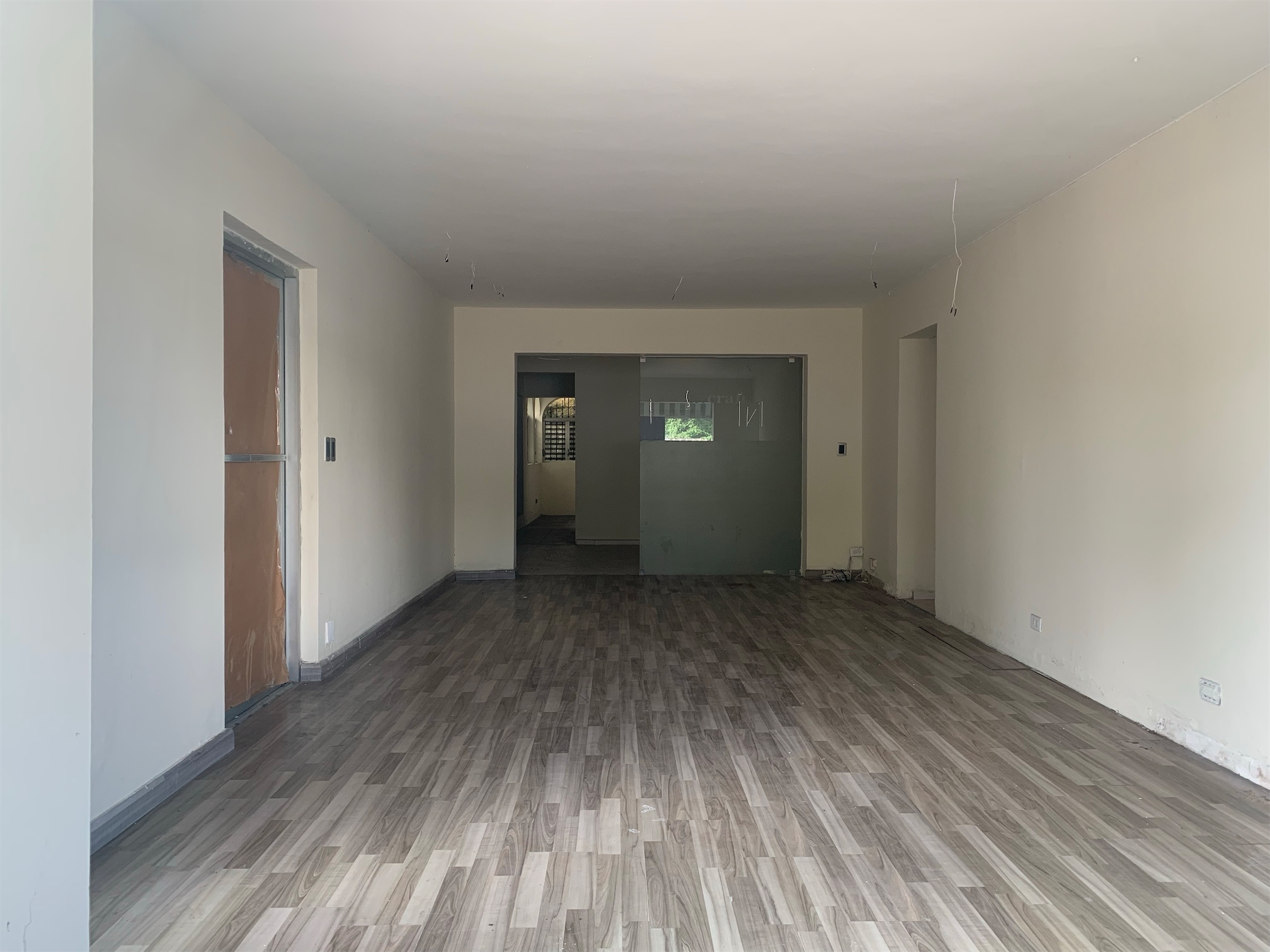 oficinas y locales comerciales - Local céntrico en la evaristo próximo a la churchill 1