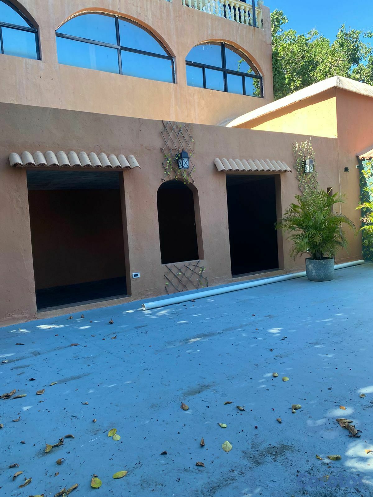 oficinas y locales comerciales - Alquiler Amplio Local Comercial, Zona Colonial 8