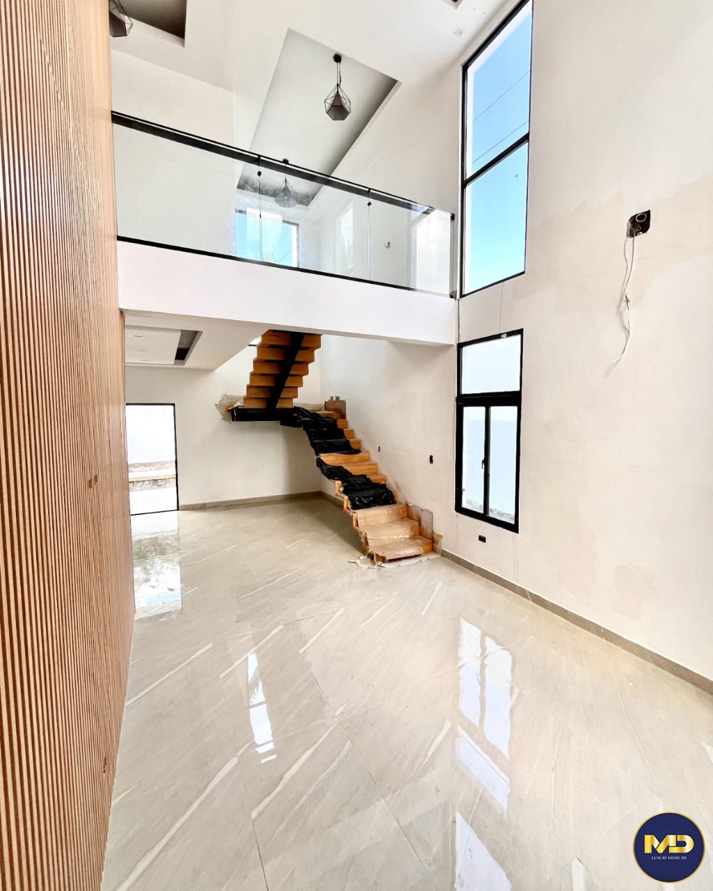 casas - Hermosa Villa con piscina y balcón ubicada en Los Pinos  4
