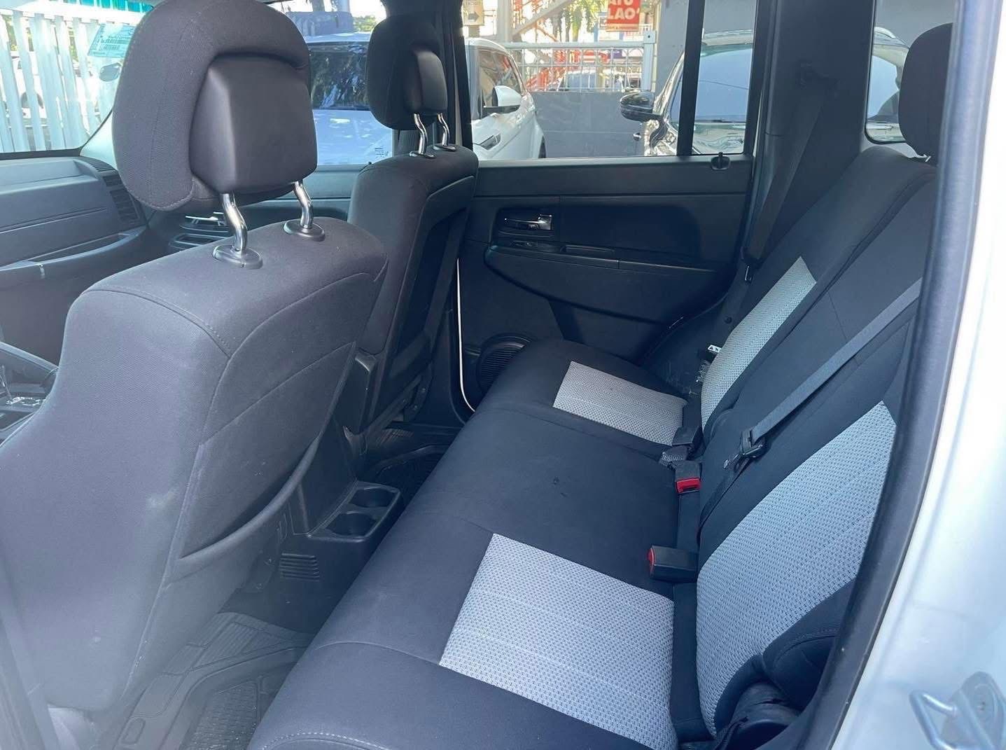 jeepetas y camionetas - JEEP LIBERTY 2010 8