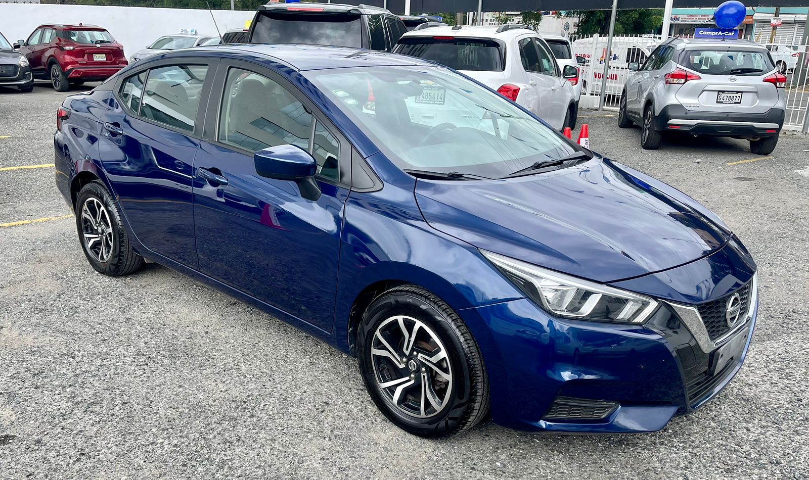 carros - Nissan Versa Sense 2022