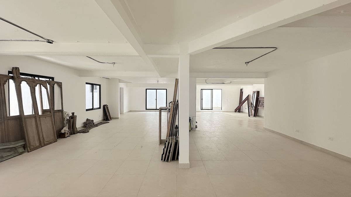 oficinas y locales comerciales - Alquilo local 1er piso 330 mts  en Naco 1