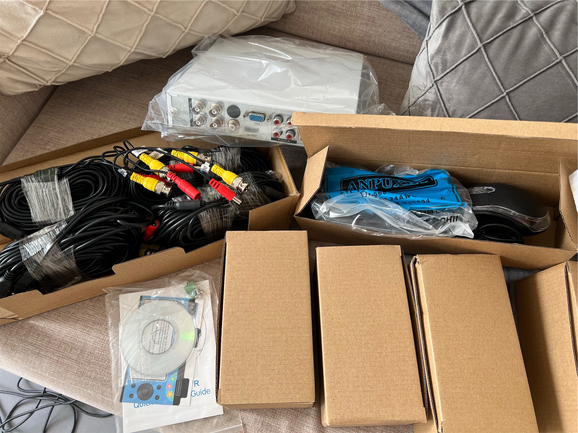 camaras y audio - Juego de cuatro (4) cámaras marca ANRAN de seguridad nuevas en su caja 3