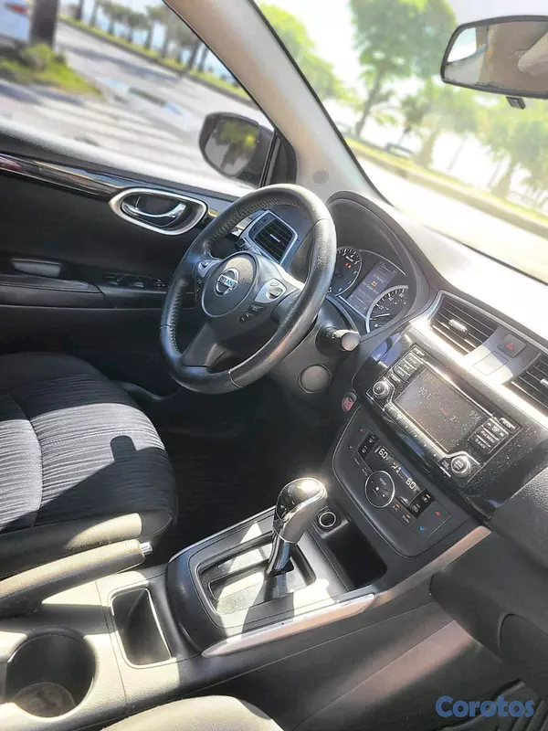 carros - NISSAN SENTRA SV 2018 7