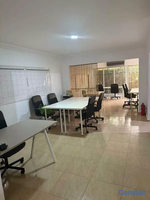 oficinas y locales comerciales - Alquiler Local Comercial Ubicado en Gazcue, Santo  5