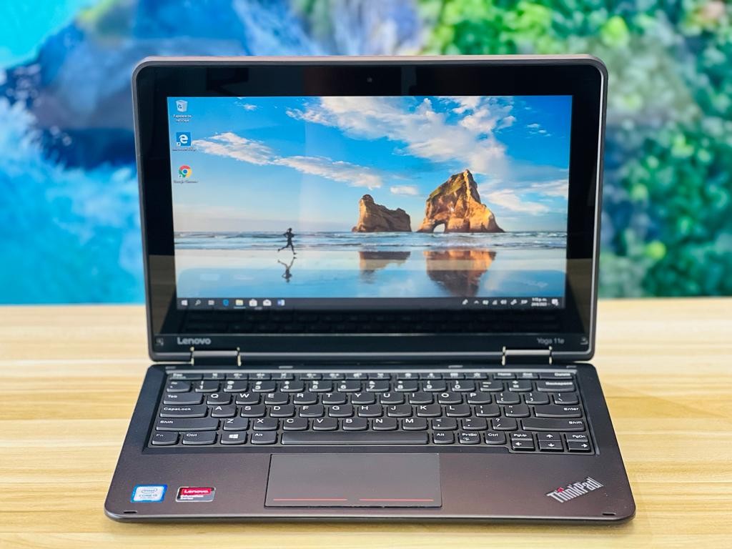 computadoras y laptops - Laptop Lenovo yoga 11e touch core i3 7ma gen 2.40GHz 8GB ram