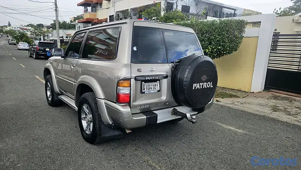 jeepetas y camionetas - Nissan patrol v6 2001 gasolina  4