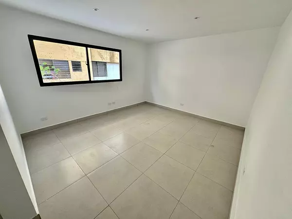 oficinas y locales comerciales - Local Comercial Nuevo en Alquiler – La Julia 2