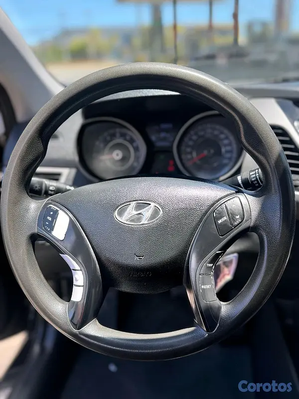 carros - HYUNDAI AVANTE 2014 5