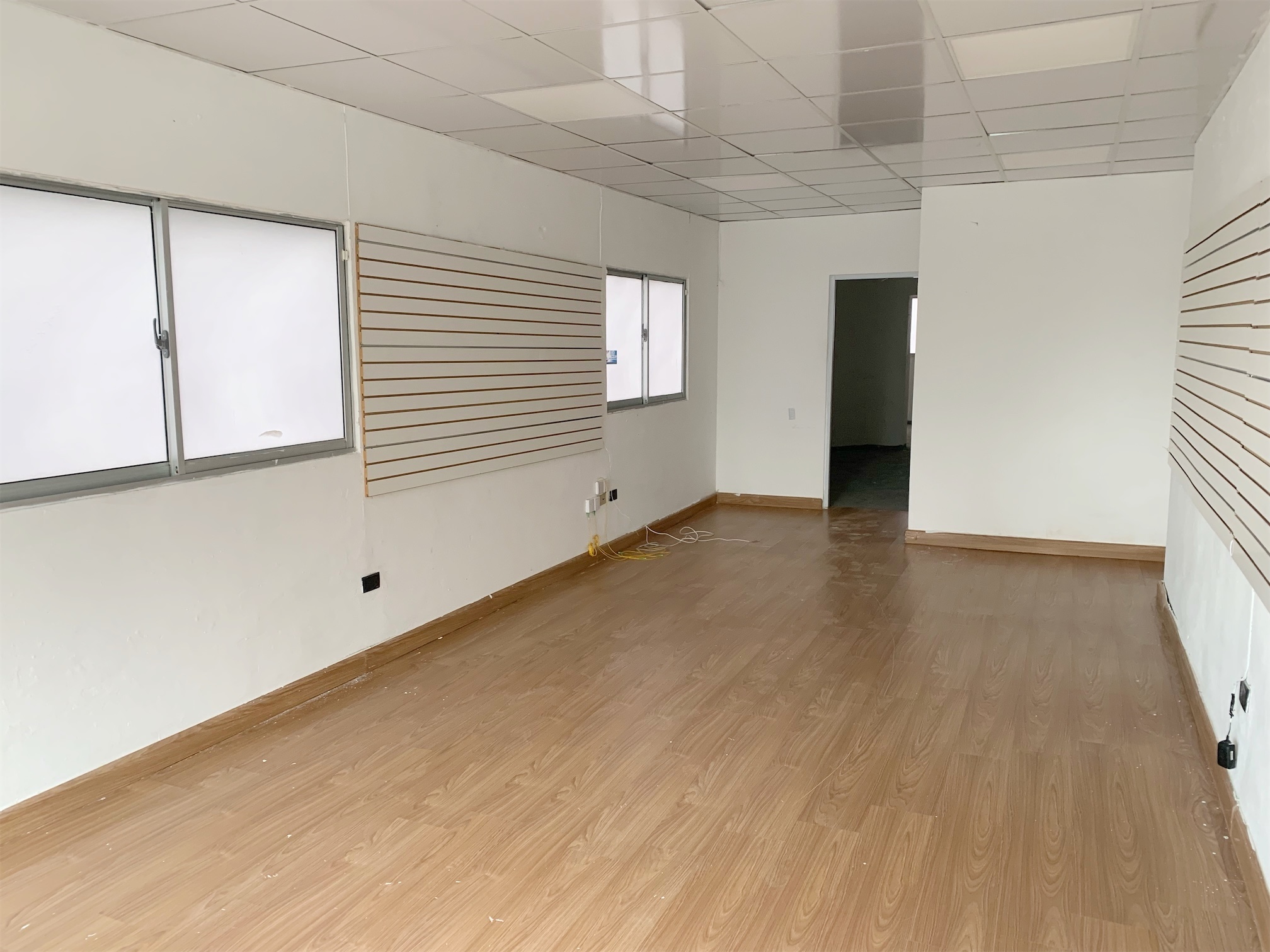 oficinas y locales comerciales - Local céntrico en Bella vista 6