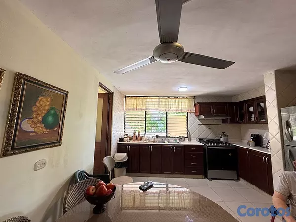 casas - casa de dos niveles 5 habitaciones en Miramar en us 385,000 7