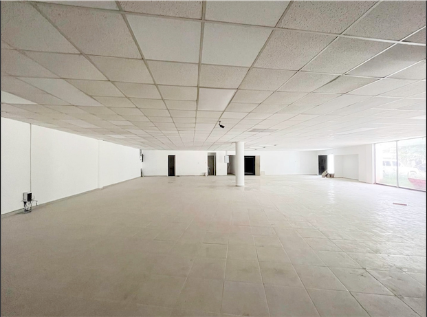 oficinas y locales comerciales - Local amplio y céntrico Esperilla 4