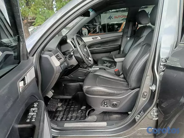 jeepetas y camionetas - KGM REXTON 2019 GRIS OSCURO DIESEL 9