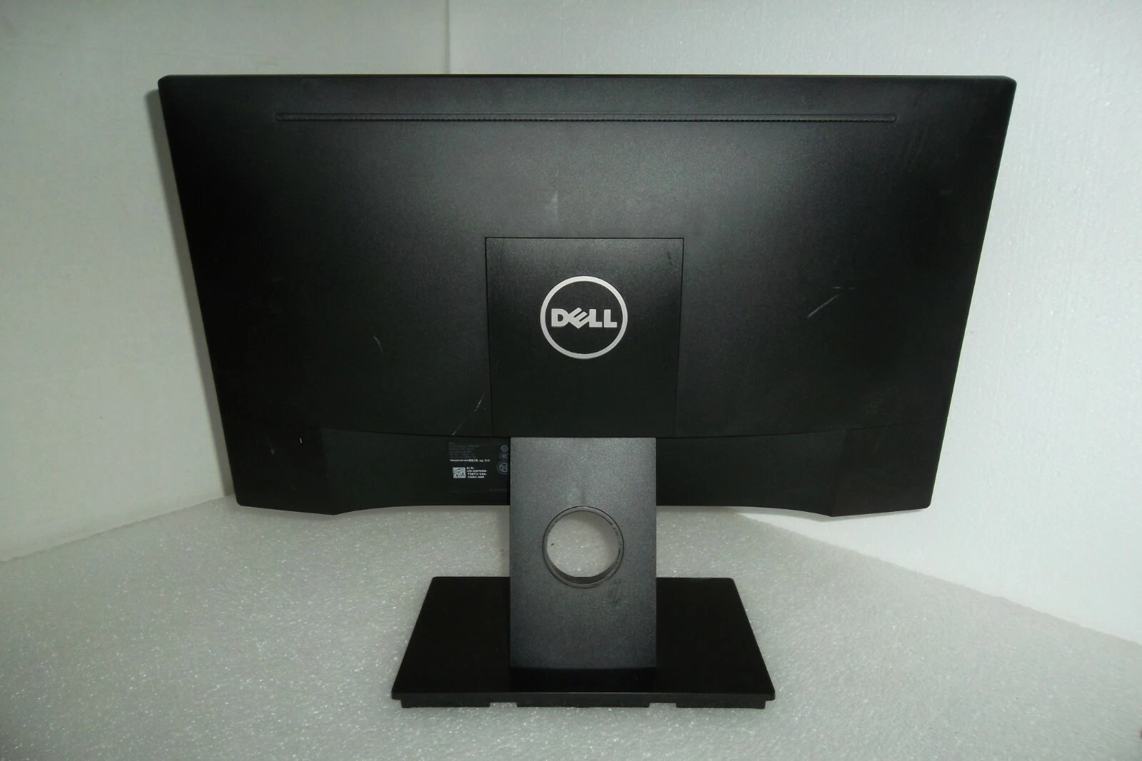 computadoras y laptops - Monitor DELL 22 pulgada Modelo E2216HF 3