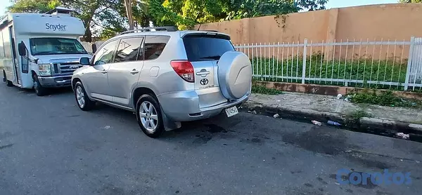 jeepetas y camionetas - Vendo Toyota rav4 oferta  6