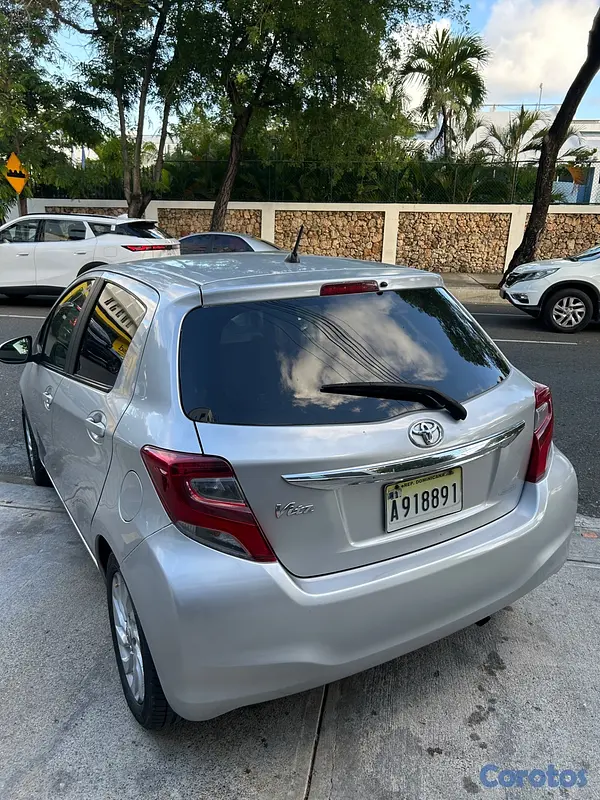 carros - Toyota vitz 2015, 4 cilindros 5
