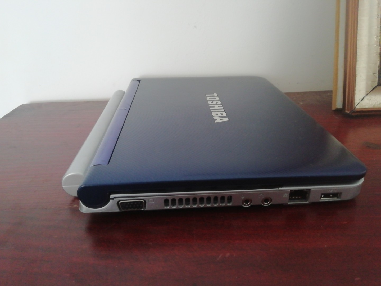 computadoras y laptops - Mini laptop toshiba.
wifi,  batería de larga duración y buena condiciones