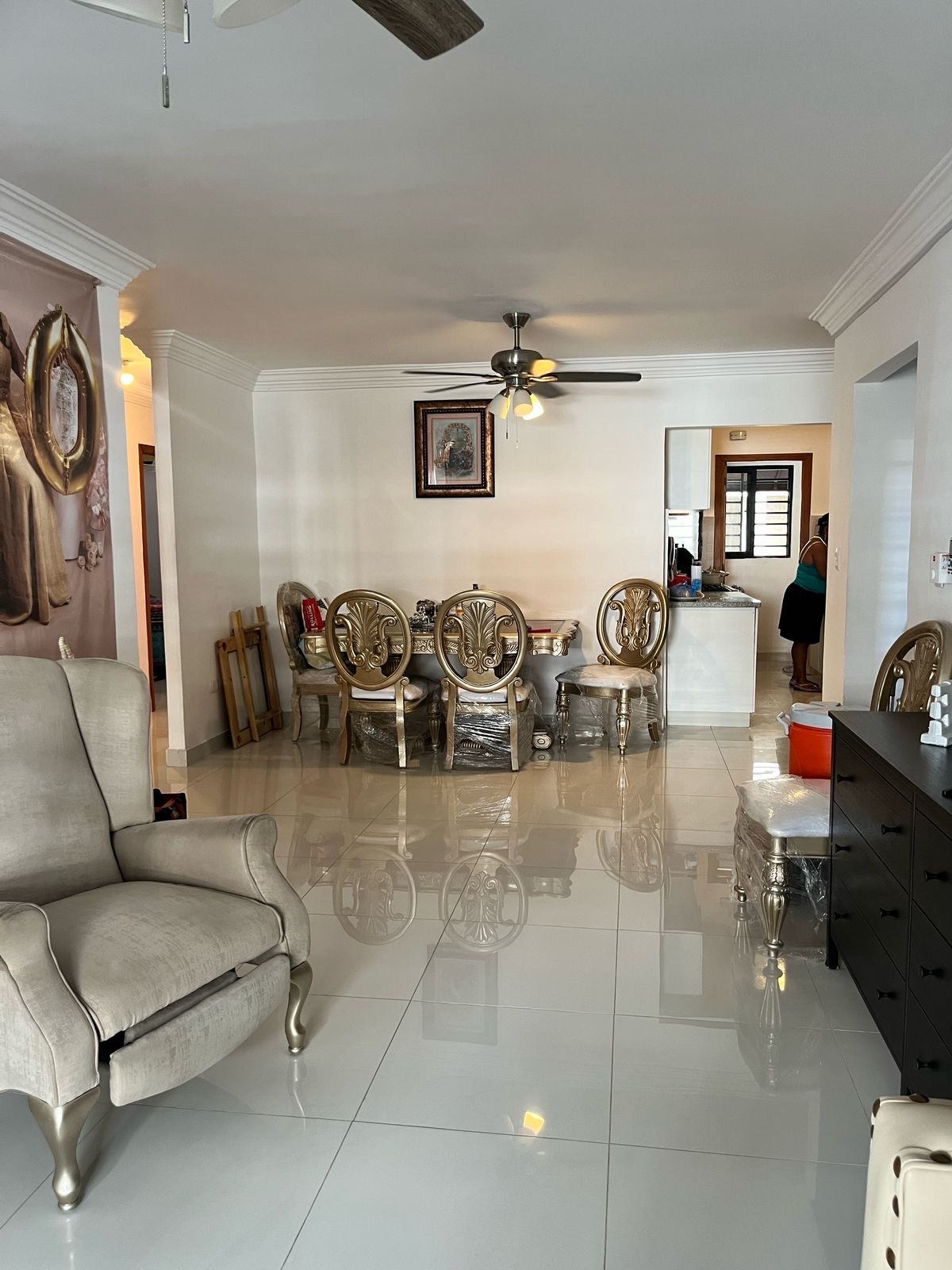apartamentos - venta de apartamento 2do nivel de 108mts en el ensanche Isabelita Santo Domingo 4