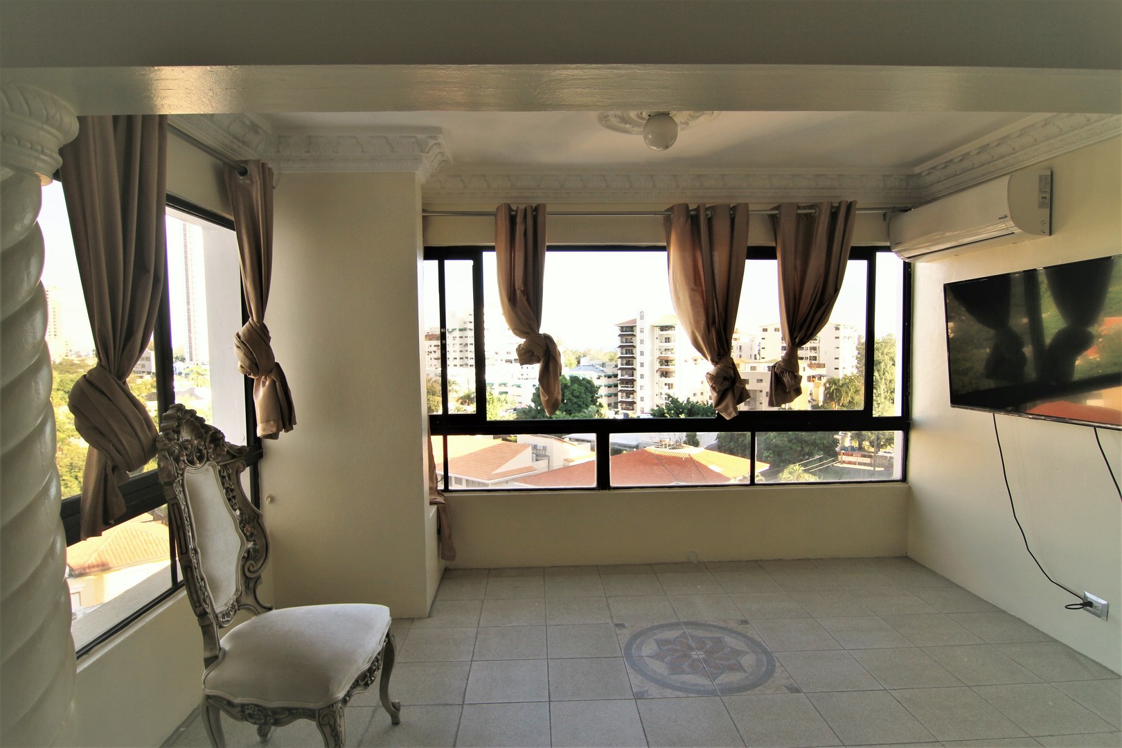 apartamentos - Apartamento Bella Vista Amueblado FULL, Frente Av. Anacaona, Parque Mirador sur 2