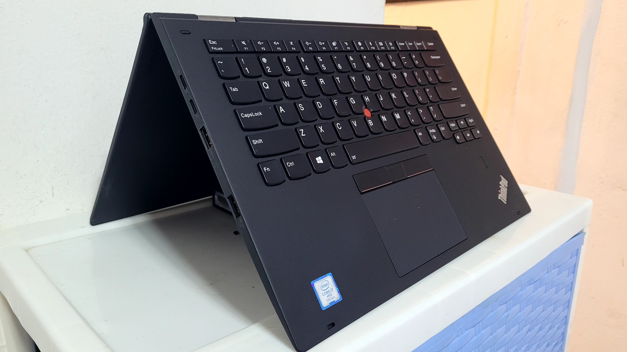 computadoras y laptops - Lenovo Carbon Yoga 14 Pulg Core i7 Ram 16gb ddr4 Video 8gb 2K 2