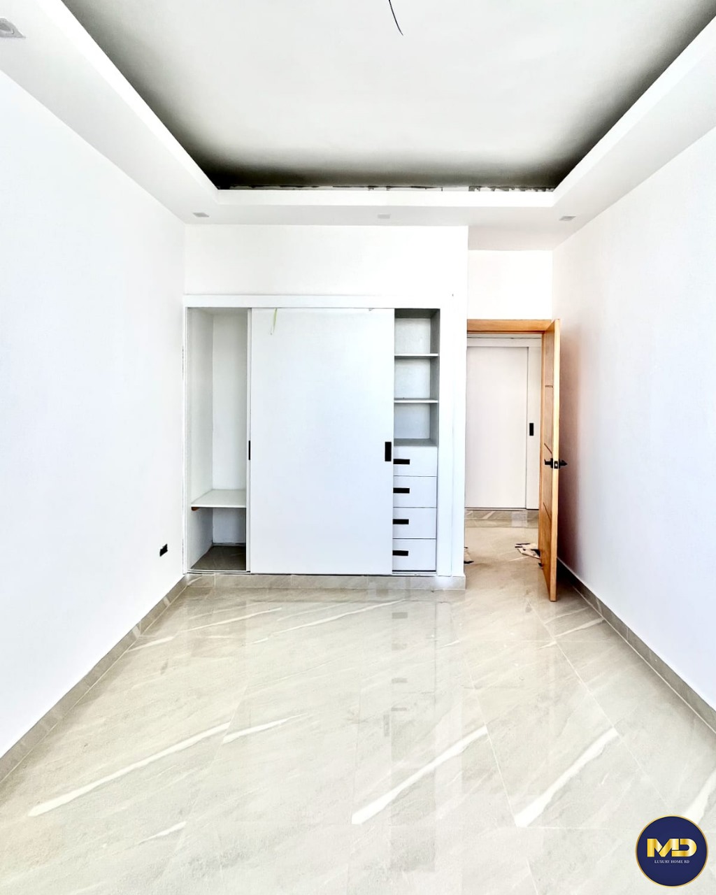 casas - Hermosa Villa con piscina y balcón ubicada en Los Pinos  5