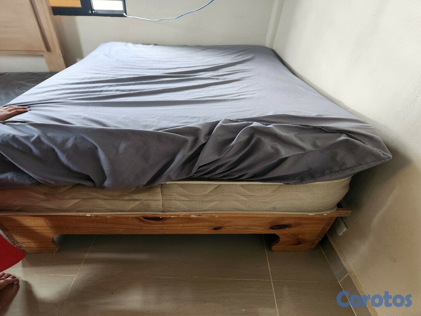 muebles y colchones - Cama de 1/2 plaza usada como nueva con su base. 1
