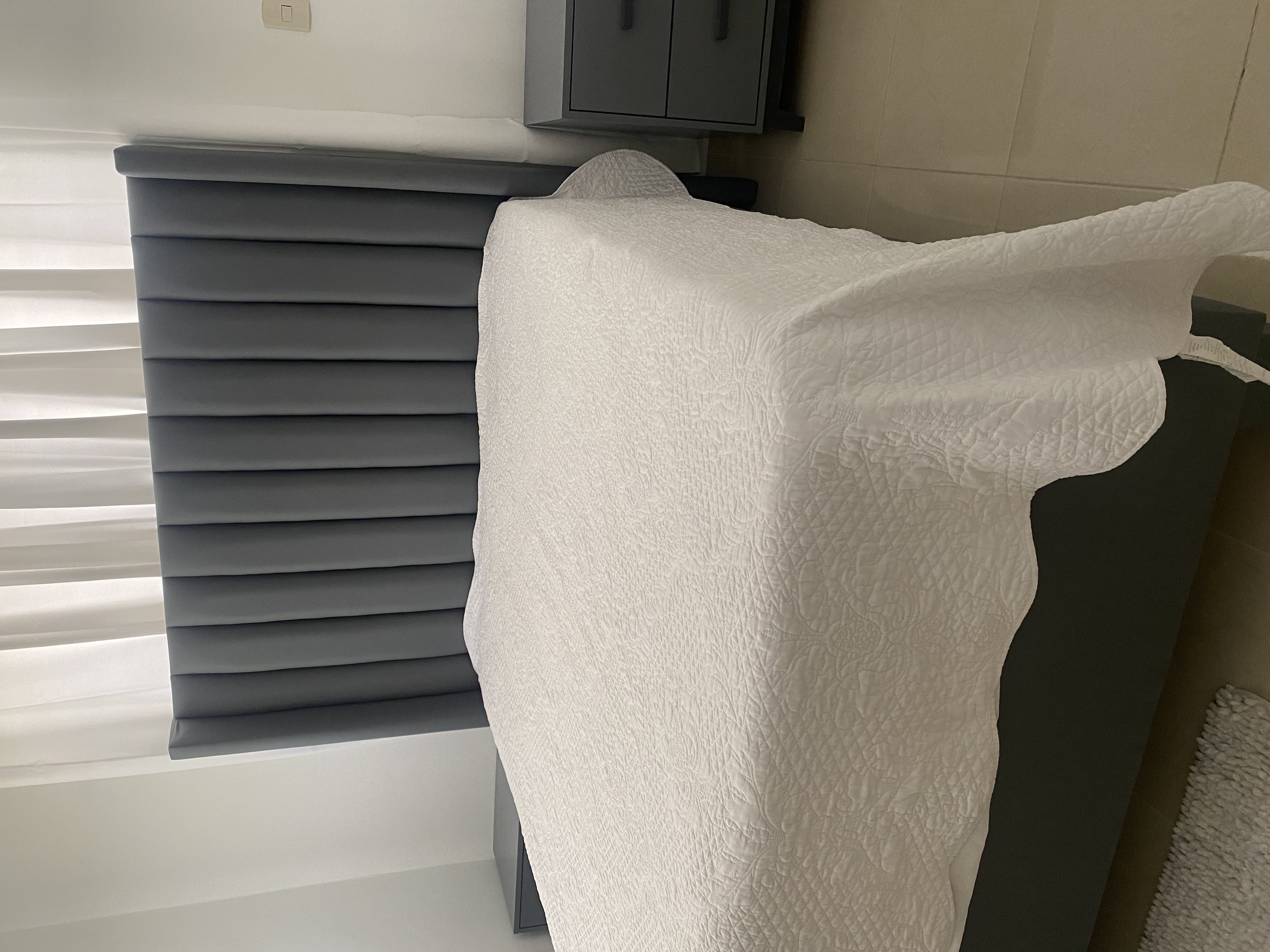muebles y colchones - CAMA 2 plazas y 1/2 con colchon. BASE REFORZADA