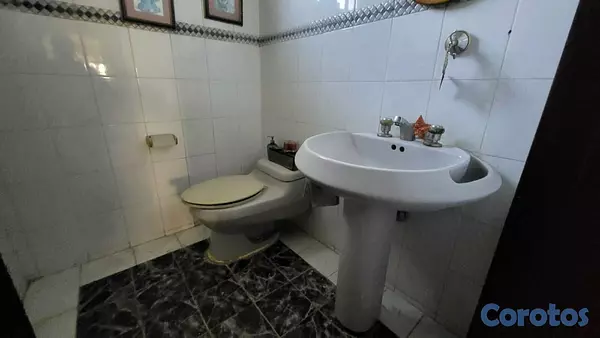 casas - Casa en Venta en El Millón para remodelar 9