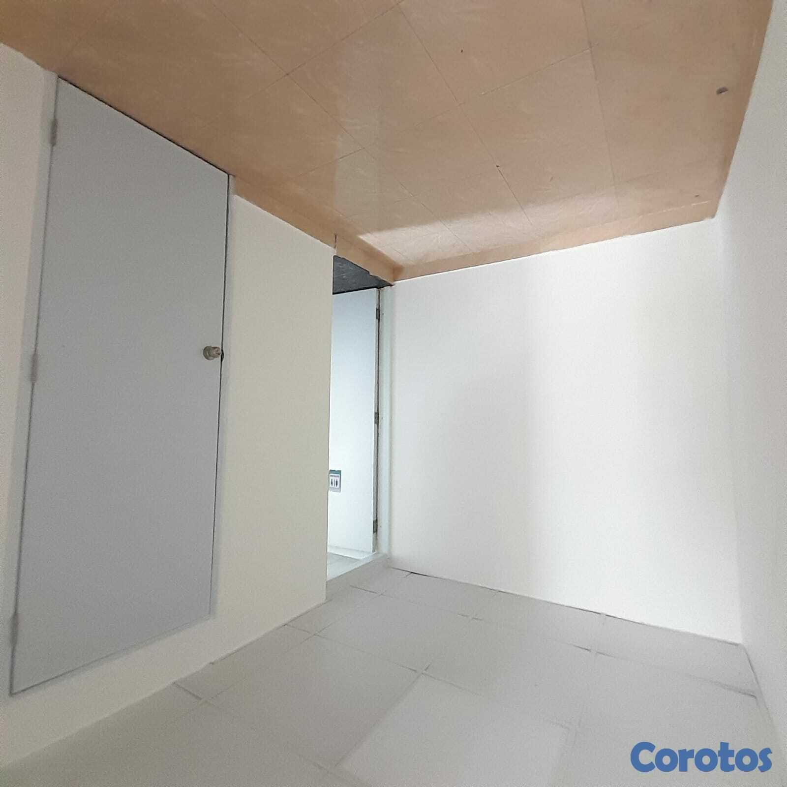 oficinas y locales comerciales - En La Rómulo, local ideal para oficina o tienda 3