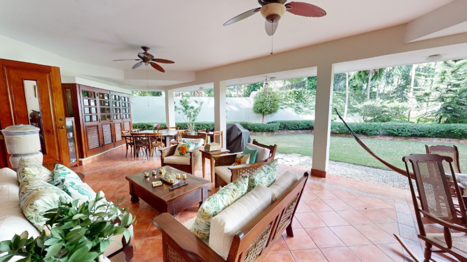 casas - Se vende casa en Cuesta Hermosa Il 
U$S495,000

Descripción
Casa de 
3 Habitacio 1