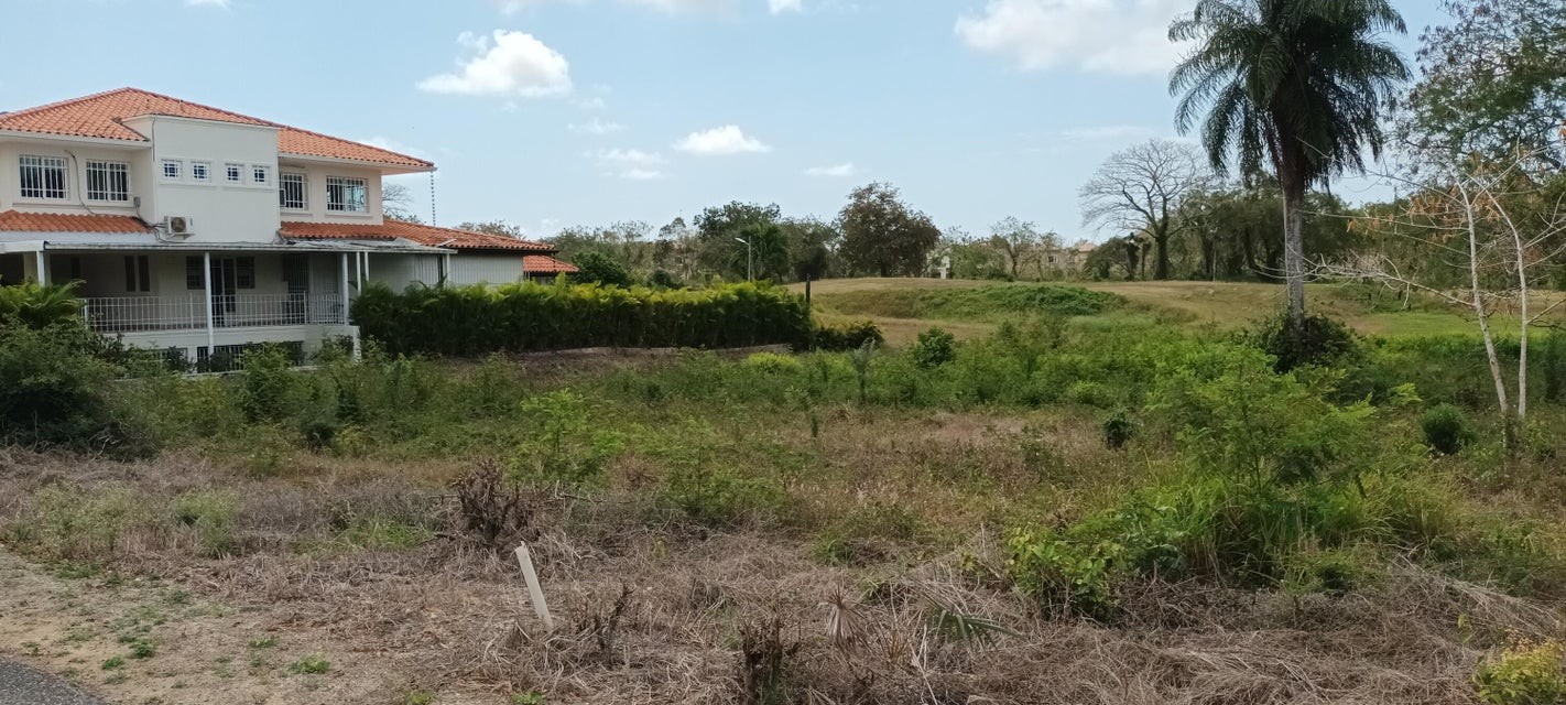 solares y terrenos - Terreno en venta #24-15 amplio y bien ubicado. 1