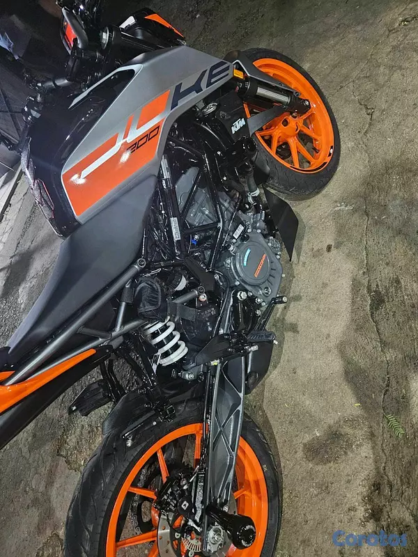motores y pasolas - KTM Duke 200 (2023) ¡Impecable y Full Extras! 2