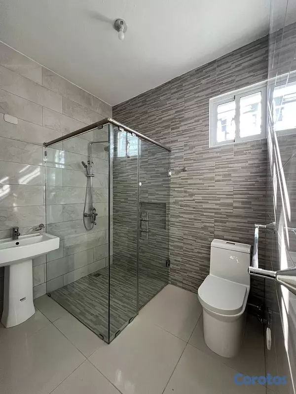 casas - Casa espaciosa en precio especial, con amplio patio  9